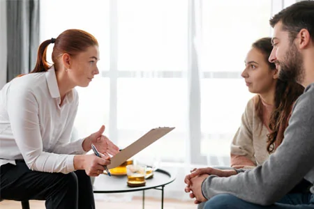 close-up-people-discussing-with-therapist-Medical-Research-Facility-in-Tampa-&-Partner-for-Clinical-Trials